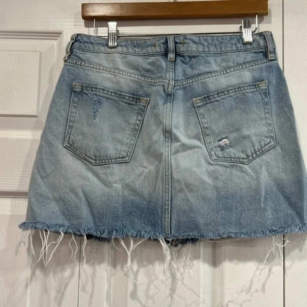 FREE PEOPLE distressed mini skirt size 30